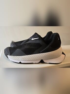 Nike Go FlyEase Slip On Mesh Slip -On.  Women Size 6.5